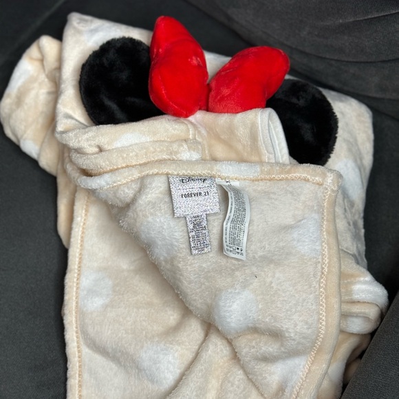 NWT Forever 21 Disney Minnie Mouse Throw Blanket - Picture 9 of 10